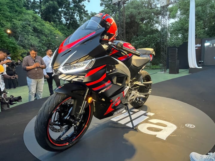 Aprilia RS 457 premium bike unveiled in india features engine design rivals Aprilia RS 457 की भारत में हुई एंट्री, स्पोर्ट्स बाइक सेगमेंट में बढ़ सकती है गर्मी