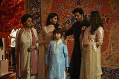 Mukesh Ambani की गणेश पूजा में सास को लेकर Antilia पहुंचे Shah Rukh Khan तो नीता अंबानी ने खुद किया वेलकम, देखें Inside तस्वीरें