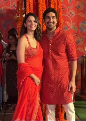 मुकेश अंबानी यांच्या घरी बाप्पाच्या दर्शनसाठी आलिया भट्ट आणि अयान मुखर्जीदेखील आले होते.