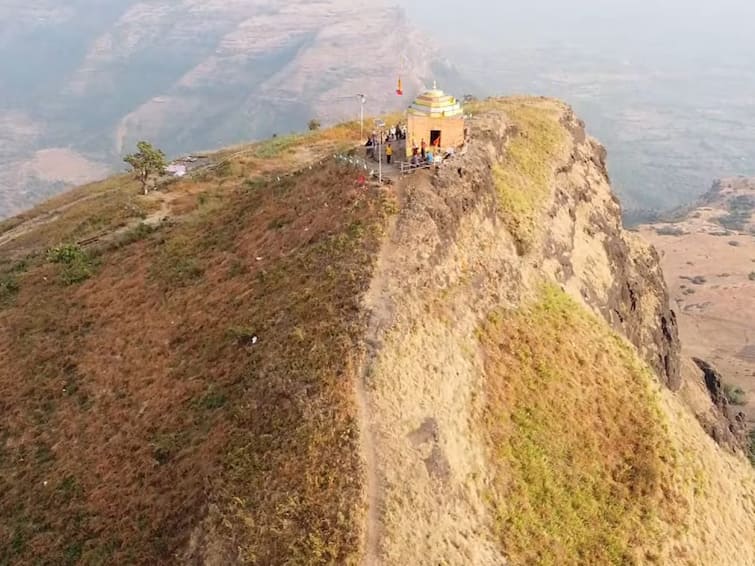 Nashik News India's only temple of Markandey rushi near Saptshrungi Fort of Nashik, Know History? Maharashtra news Nashik Saptshrungi : नाशिकच्या सप्तशृंगी गडाजवळचा मार्कंडेय पर्वत, मार्कंड ऋषींचे भारतातील एकमेव मंदिर, असा आहे इतिहास? 