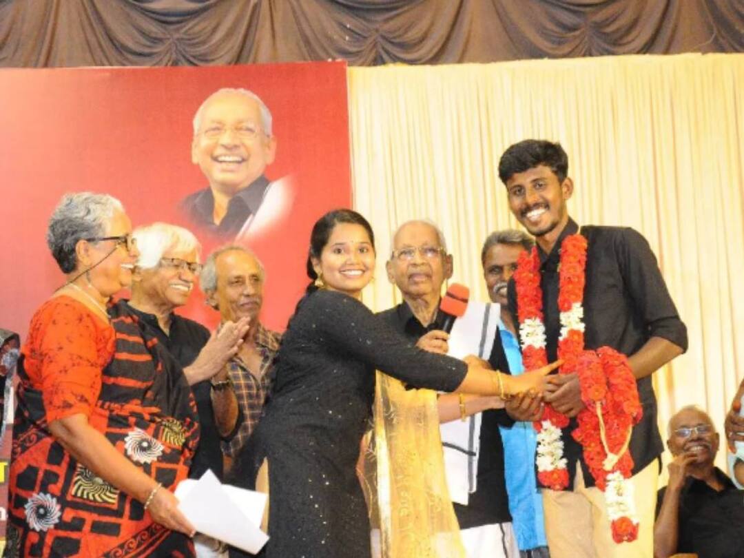 Actor Anbarasi: பெரியார் திடலில் எதிர்நீச்சல் சீரியல் நடிகைக்கு சுயமரியாதை திருமணம்.. இணையத்தில் வைரலாகும் புகைப்படங்கள்..