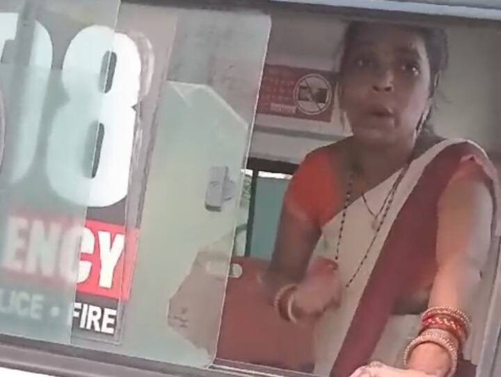 Unnao video viral of health department negligence delivery in ambulance ANN Unnao News: उन्नाव में स्वास्थ विभाग की लापरवाही का वीडियो वायरल, महिला ने एंबुलेंस में दिया बच्चे को जन्म