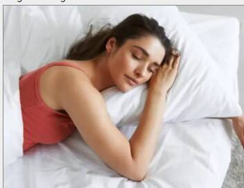 রাতের ঘুম কোনও ভাবেই কমানো যাবে না। পর্যাপ্ত ঘুম 'গ্রোথ হরমোনকে' ঠিকঠাক কাজ করতে সাহায্য করে। তাই নিশ্চিন্ত ঘুম জরুরি।