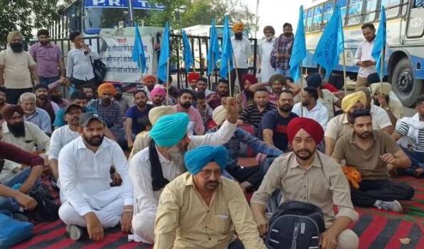 Contractual employees of Punjab Roadways PRTC call off strike after meeting with transport minister Punjab Roadways: PRTC ਅਤੇ ਪਨਬਸ ਮੁਲਾਜ਼ਮਾਂ ਨੇ ਹੜਤਾਲ ਕੀਤੀ ਖਤਮ, ਮੀਟਿੰਗ ਤੋਂ ਬਾਅਦ ਇਨ੍ਹਾਂ ਮੰਗਾਂ 'ਤੇ ਬਣੀ ਸਹਿਮਤੀ