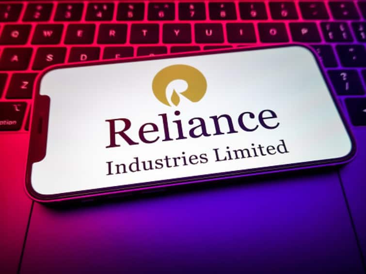 Reliance Shares Slump After Rs 4,563 Crore Block Deal, Dragging Nifty Below 20,000 Reliance Shares Slump After Rs 4,563 Crore Block Deal, Dragging Nifty Below 20,000