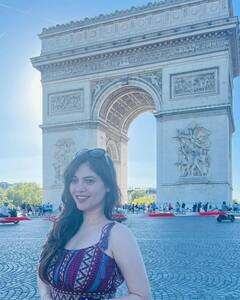 Sherin Shringar Photos : காதல் நகரம் பாரிஸில் உலா வரும் பிக்பாஸ் புகழ் ஷெரின்!