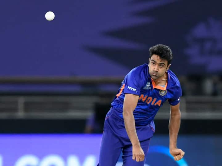 Irfan Pathan Slams BCCI Over Ravi Ashwin World Cup 2023 Latest Sports News World Cup 2023: BCCI पर बरसे इरफान पठान, कहा- रवि अश्विन से बेहतर स्पिनर नहीं, लेकिन आपने...