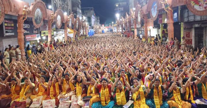 दरवर्षी हा अथर्वशीष पठणाचा कार्यक्रम मंदिरासमोर होता.