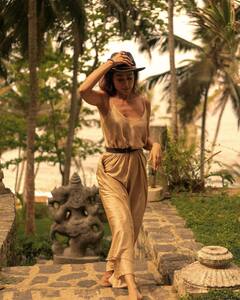 Shriya Saran: మెరుపు తీగలా మారిపోయిన శ్రియ శరణ్