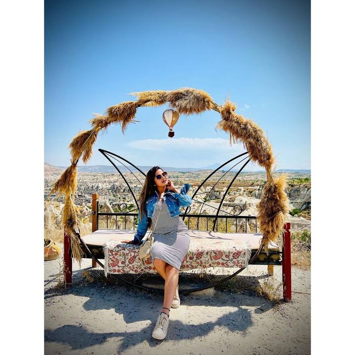 బెంగుళూరులోనే పుట్టి పెరిగిన రక్షా గౌడ విద్యాభ్యాసం మొత్తం బెంగళూరులోనే.