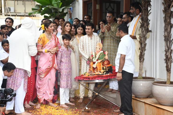 Shilpa Shetty, who celebrated Ganesh Chaturthi, was seen performing Ganapati Visarjan at her home on Wednesday.