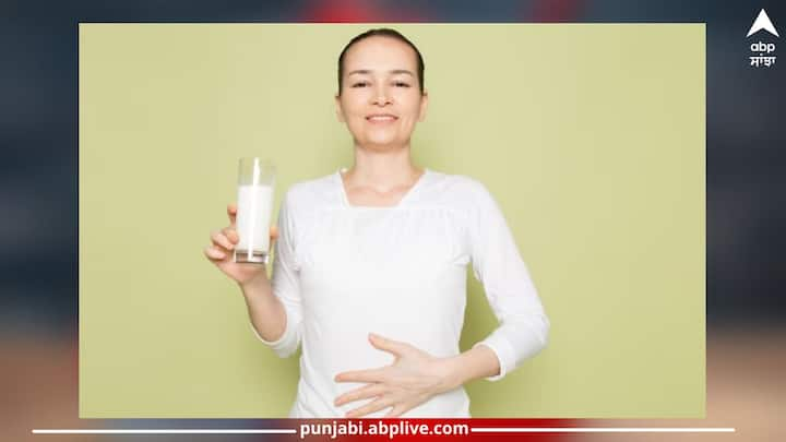 Milk Benefits: ਦੁੱਧ ਪੌਸ਼ਟਿਕ ਤੱਤਾਂ ਦਾ ਭੰਡਾਰ ਹੈ। ਇਸ ਨੂੰ ਪੀਣ ਨਾਲ ਸਿਹਤ ਨੂੰ ਕਈ ਫਾਇਦੇ ਹੁੰਦੇ ਹਨ। ਸਿਹਤ ਮਾਹਿਰਾਂ ਦਾ ਕਹਿਣਾ ਹੈ ਕਿ ਦੁੱਧ ਸਿਰਫ਼ ਬੱਚਿਆਂ ਲਈ ਹੀ ਨਹੀਂ ਸਗੋਂ ਔਰਤਾਂ ਲਈ ਵੀ ਲਾਭਦਾਇਕ ਹੈ।