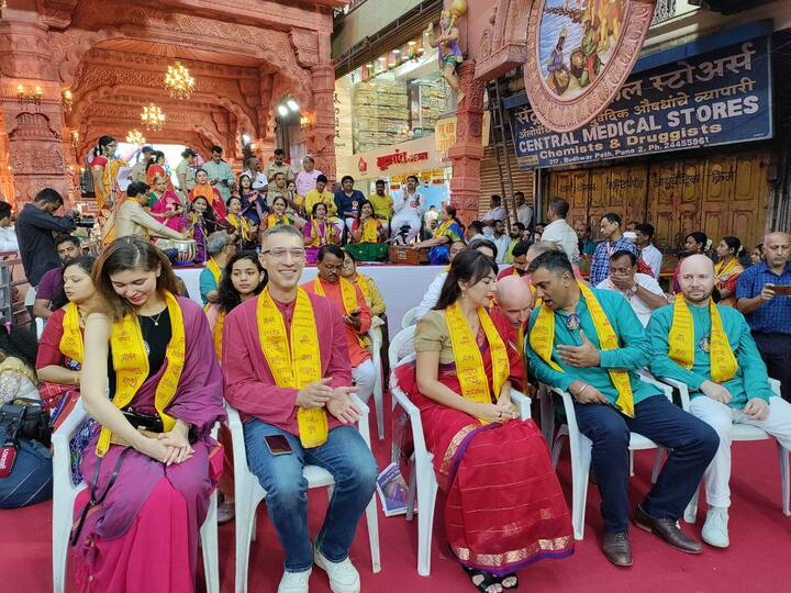 यावेळी आनंदाचं वातावरण निर्माण झालं होतं.