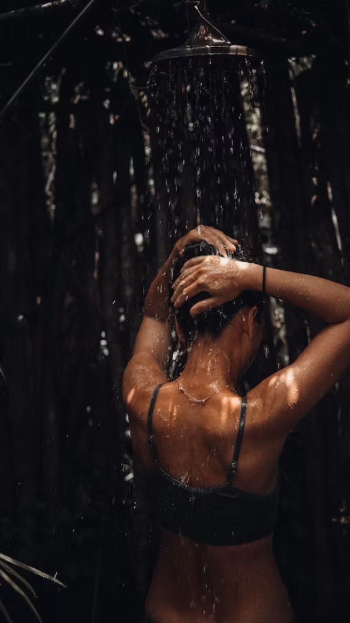 செவ்வாய், வெள்ளி ஆகிய இரு நாட்களில் பெண்கள் தலைக்கு எண்ணெய் வைத்து குளிக்கலாம்