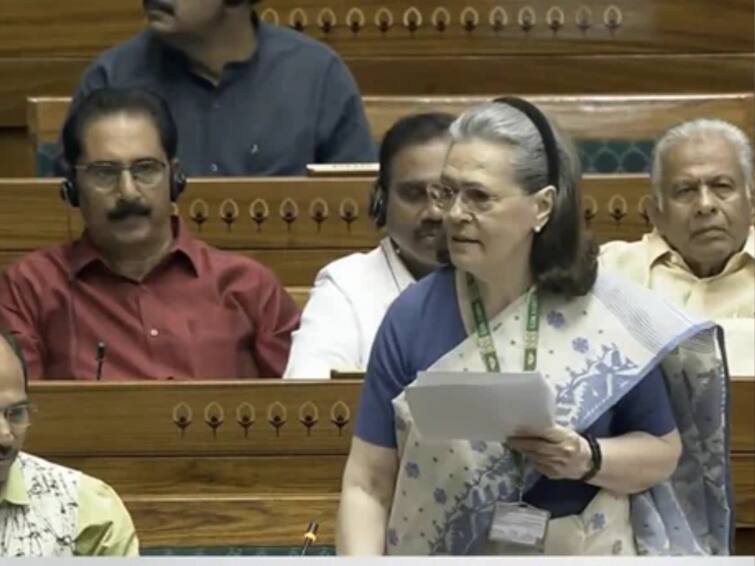 Women Reservation Bill:  Sonia Gandhi Leads Congress Charge As Parliament Debates Women Quota Bill Women Reservation Bill:  લોકસભામાં મહિલા અનામત બિલ પર સોનિયા ગાંધીએ કહ્યુ- 'રાજીવ ગાંધીના બિલનું હું સમર્થન કરીશ'