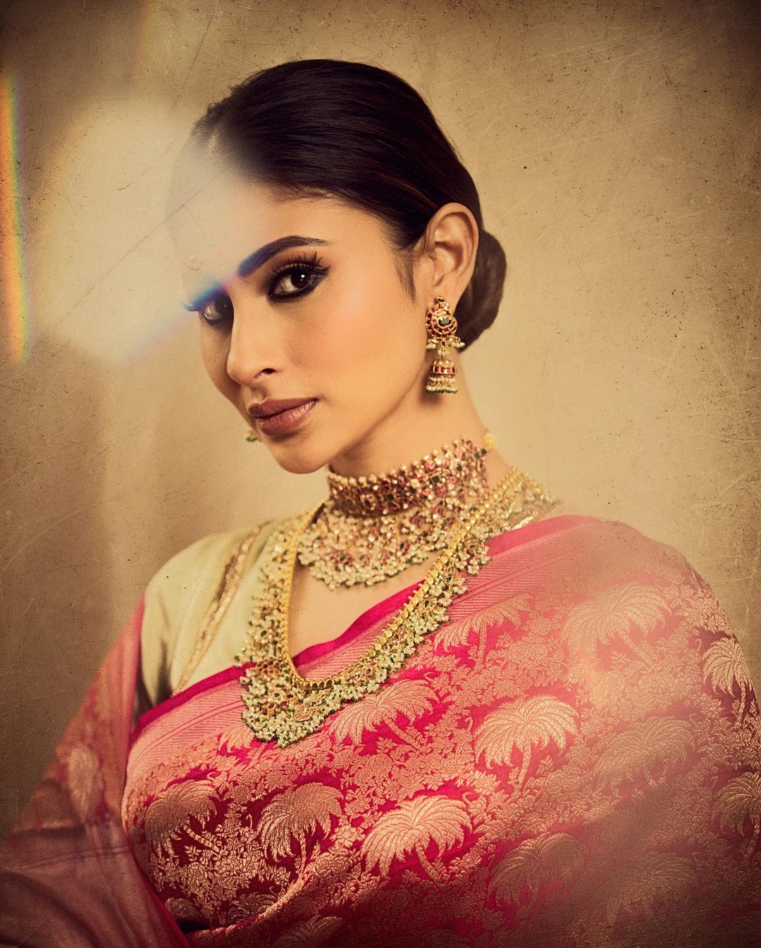 Mouni Roy Wallpapers | mouni-roy-2-241 - Bollywood Hungama