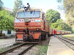 कालका-शिमला रेलवे ट्रैक पर आवाजाही शुरू, सोलन तक पहुंची ट्रेन, शिमला तक के लिए करना होगा इंतजार