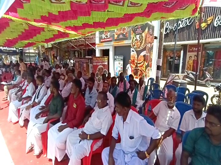 டெல்டாவில் கருகும் பயிர்கள்; காவிரி தண்ணீருக்காக மயிலாடுதுறையில் விவசாயிகள் தொடர் முழக்க போராட்டம்