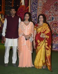 Ganesh Chaturthi 2023: મુકેશ અંબાણીના ઘરે ગણપતિ બાપ્પાના દર્શન માટે પહોંચી Hema Malini