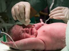 9 महीने तक प्रेग्नेंसी से अनजान रही महिला, फिर एक दिन अचानक हुआ तेज दर्द और...