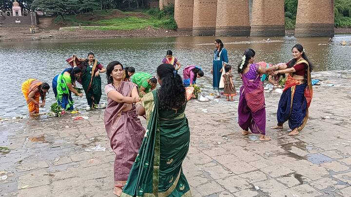 सांगलीत मोठ्या भक्तिमय वातावरणात गणपती पाठोपाठ घरोघरी गौराईचे आगमन झाले.