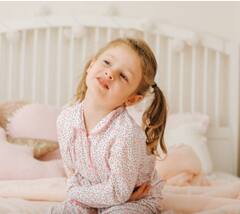 Ayurvedic Treatments : मुलांना पोटदुखीपासून लगेच आराम मिळेल, फक्त 'हे' आयुर्वेदिक उपाय करून पाहा