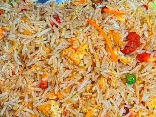 Chicken fried rice recipe procedure Try this for Sunday special today Chicken Fried Rice : சிக்கன் ப்ரைடு ரைஸ் பிடிக்குமா? சண்டே ஸ்பெஷலா இன்னைக்கு இதை ட்ரை பண்ணுங்க..!