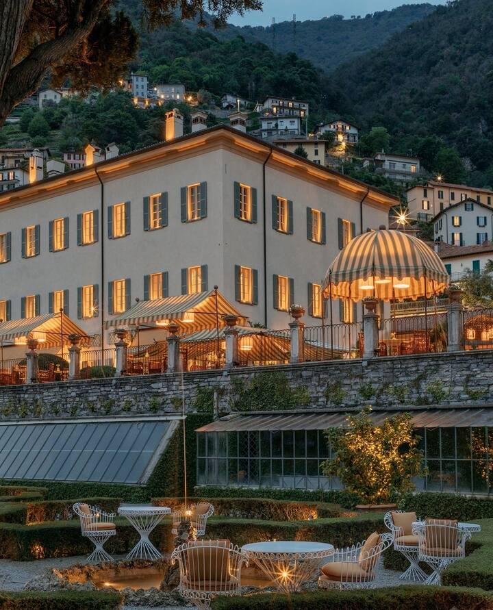 पासालाक्वा होटल का डिजाइन और इंटीरियर बेहद खूबसूरत है. यहां बहुत सुंदर एक गार्डेन भी है. इसके अलावा होटल में पूल, डाइनिंग, स्पा सेंटर जैसी आराम के लिए कई सुविधाएं हैं. यह ऐतिहासिक अट्रैक्शन को बनाए रखे हुए है. यहां का खाना भी काफी टेस्टी होता है.