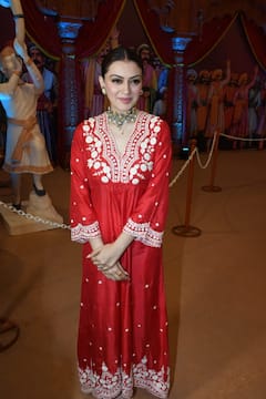 Hansika Motwani Visits Andheri Cha Raja, Looks Beautiful In Red - See Pics