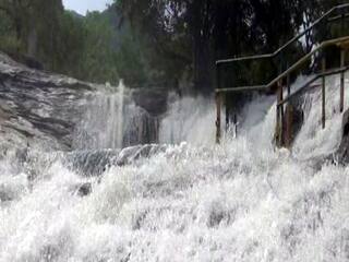 கும்பக்கரை அருவியில் வெள்ளப்பெருக்கு; சுற்றுலா பயணிகளுக்கு 2வது நாளாக குளிக்க தடை