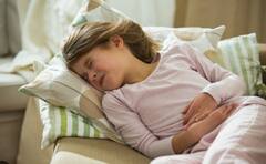 Ayurvedic Treatments : मुलांना पोटदुखीपासून लगेच आराम मिळेल, फक्त 'हे' आयुर्वेदिक उपाय करून पाहा