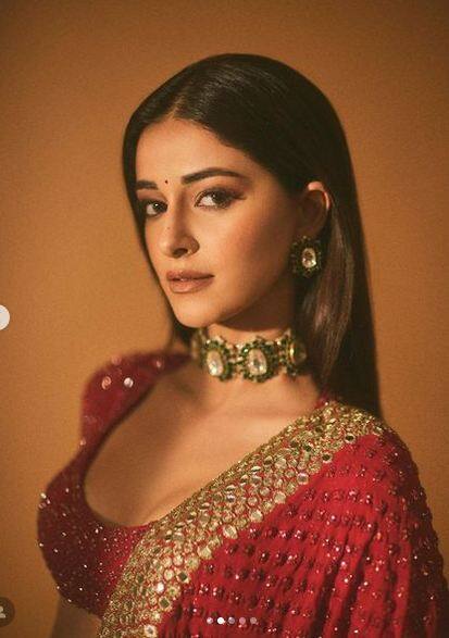 'ਡ੍ਰੀਮਗਰਲ 2' ਫੇਮ ਅਭਿਨੇਤਰੀ ਅਨੰਨਿਆ ਪਾਂਡੇ ਹਰ ਰੋਜ਼ ਆਪਣੇ ਪ੍ਰਸ਼ੰਸਕਾਂ ਨਾਲ ਆਪਣੇ ਨਵੇਂ ਲੁੱਕ ਸ਼ੇਅਰ ਕਰਦੀ ਰਹਿੰਦੀ ਹੈ।