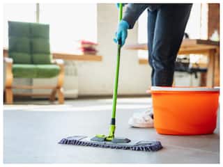Home Tips: પોતું કરતા સમયે પાણીમાં ભેળવો આ વસ્તુઓ, આખો દિવસમાં સુગંધિત રહેશે તમારું ઘર