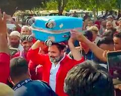 In Pics: રાહુલ ગાંધીએ આનંદ વિહાર રેલવે સ્ટેશન પર ઉઠાવ્યો મુસાફરનો સામાન, કુલીના કપડામાં જોવા મળ્યા