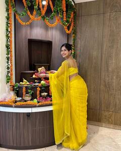 Sakshi Malik Photo: સાક્ષી મલિકે પોતાના ઘરે ગણપતિ બાપાની કરી પધરામણી,પીળી સાડીમાં અપ્સરા લાગી અભિનેત્રી