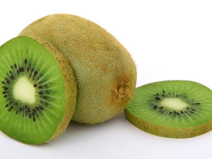 Recovering From Dengue Here Why Kiwi Must Be On Your Diet डेंगू में KIWI खाने से क्या सच में डाउन हो रहे हैं प्लेटलेट्स को किया जा सकता है कंट्रोल, जानें रिसर्च क्या कहती है?