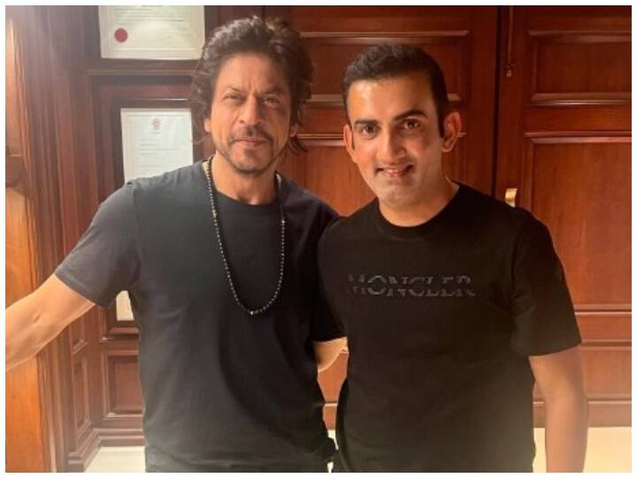 Gautam Gambhir Meets Shah Rukh Khan King of hearts Shah Rukh Khan Share Social Post Shah Rukh Khan के जबरा फैन हुए बीजेपी सांसद Gautam Gambhir, फोटो शेयर कर लिखा- आपसे बहुत कुछ सीखना है!