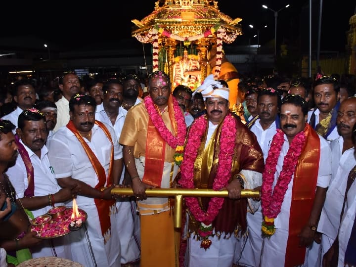 Salem Muthumalai Murugan Temple, Edappadi Palaniswami drew Thangather and had darshan of Swami சேலம் முத்துமலை முருகன் கோயிலில் தங்கத்தேர் இழுத்து எடப்பாடி பழனிசாமி  சாமி தரிசனம்