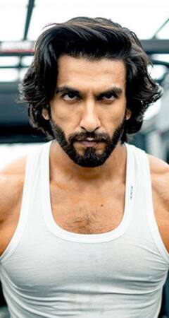 Cricket World Cup का theme song हुआ release, Train में Dance करते दिखे Ranveer Singh | ENT LIVE