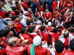 IN Pics: 'बाजू पे 756 का है बिल्ला, नाम है राहुल', कुली बने कांग्रेस नेता की ये तस्वीरें जरूर देखें