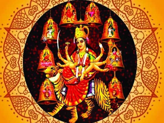 વર્ષ 2023માં શારદીય નવરાત્રિ દરમિયાન માં દુર્ગા સિંહ પર નહીં પરંતુ હાથી પર સવાર થઈને આવશે. જો સોમવારથી નવરાત્રિ શરૂ થાય છે તો મા દુર્ગાનું વાહન હાથી છે. તે ખૂબ જ શુભ માનવામાં આવે છે. તે ખેતી માટે સારું માનવામાં આવે છે. વ્રત કરનારને સમૃદ્ધિની પ્રાપ્તિ થાય છે.