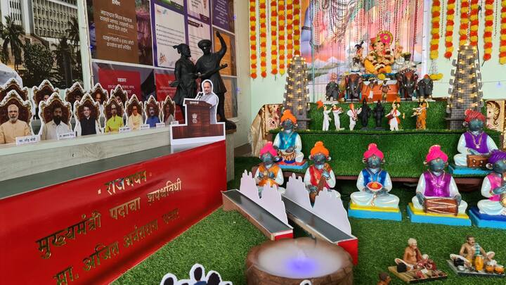 या देखाव्याची सध्या पुण्यात चांगलीच चर्चा होताना दिसत आहे.