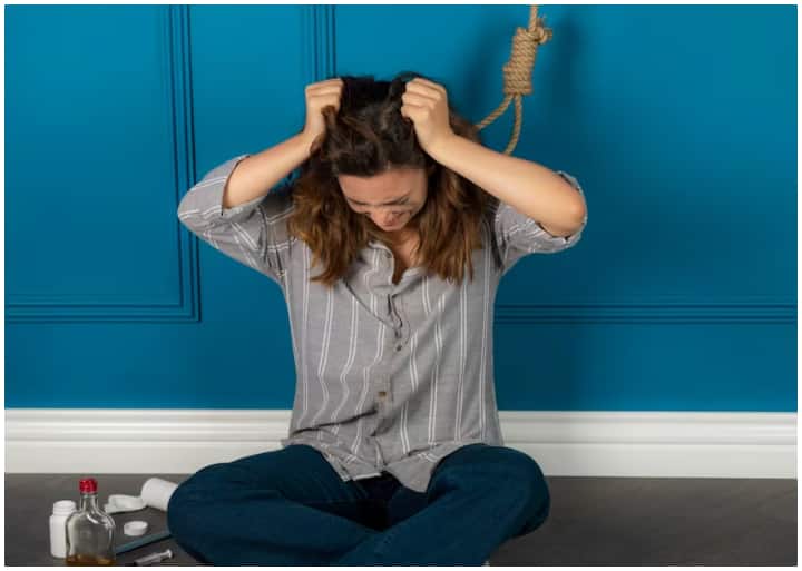 2021 के एनसीआरबी डेटा के हिसाब से 4.6 फीसदी केस में प्रेस प्रसंग, 4.8 फीसदी केस में शादी से जुड़े मुद्दे, 6.4 फीसदी केस में शराब की लत सुसाइड की अहम वजह रहे हैं.