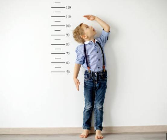 स्काय न्यूज प्रोफेसर बॅरी बोगिन, लॉफबरो विद्यापीठातील जैविक मानववंशशास्त्रज्ञ, म्हणतात की  लहान मुलाचे भावनिक आरोग्य त्याच्या विकासात अडथळा आणू शकते.