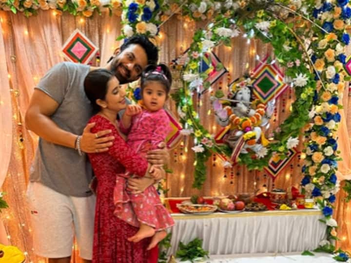 Charu Asopa Ganesh Chaturthi celebration with ex-husband Rajeev Sen and daughter zianna Charu Asopa ने एक्स हसबैंड के साथ मनाई गणेश चतुर्थी, शेयर की सेलिब्रेशन की इनसाइड झलक