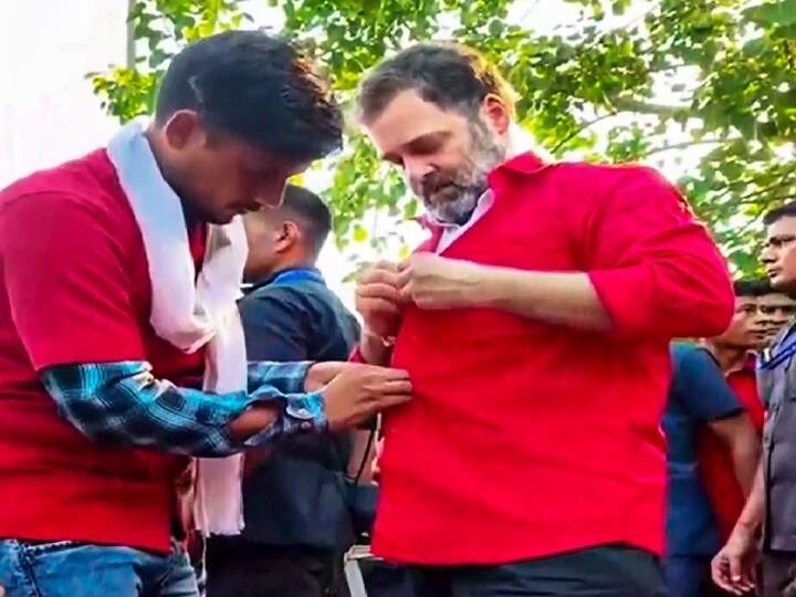 राहुल गांधी ने धान की रोपाई के मौसम के दौरान कृषि भूमि का भी दौरा किया था और हरियाणा के सोनीपत में किसानों से बातचीत की थी. इसके साथ ही  दिल्ली के करोल बाग इलाके में बाइक मैकेनिक की दुकानों का दौरा किया था.