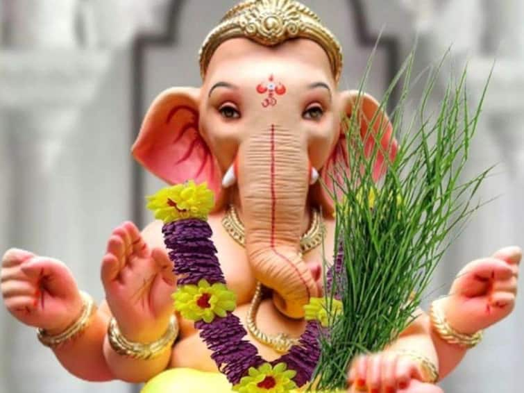 ganesh chaturthi 2023 marathi news lord ganesha loves durva fulfill all wishes Ganesh Chaturthi 2023 : दुर्वाशिवाय बाप्पाची पूजा अपूर्णच! गणपतीला दुर्वा का प्रिय आहे? पौराणिक कथा जाणून घ्या