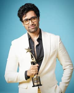 సైమాతో శేష్ - ‘మేజర్’ అవార్డు అందుకున్న హ్యండ్సమ్ హీరో!