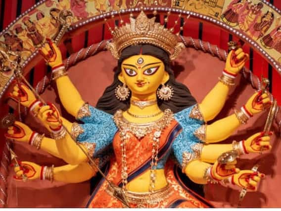 જાણકારોના મતે આ વખતે શારદીય નવરાત્રિ દરમિયાન મા દુર્ગાની વિદાય માટેની સવારી કૂકડો હશે. નવરાત્રિ શનિવાર અને મંગળવારે સમાપ્ત થાય છે, જ્યારે માં દુર્ગા કૂકડા પર પ્રયાણ કરે છે.