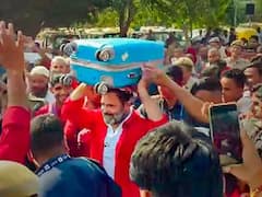 In Pics: राहुल गांधी ने आनंद विहार रेलवे स्टेशन पर उठाया यात्रियों का सामान, कुली के गेटअप आए नजर, तस्वीरों में देखें अलग अंदाज